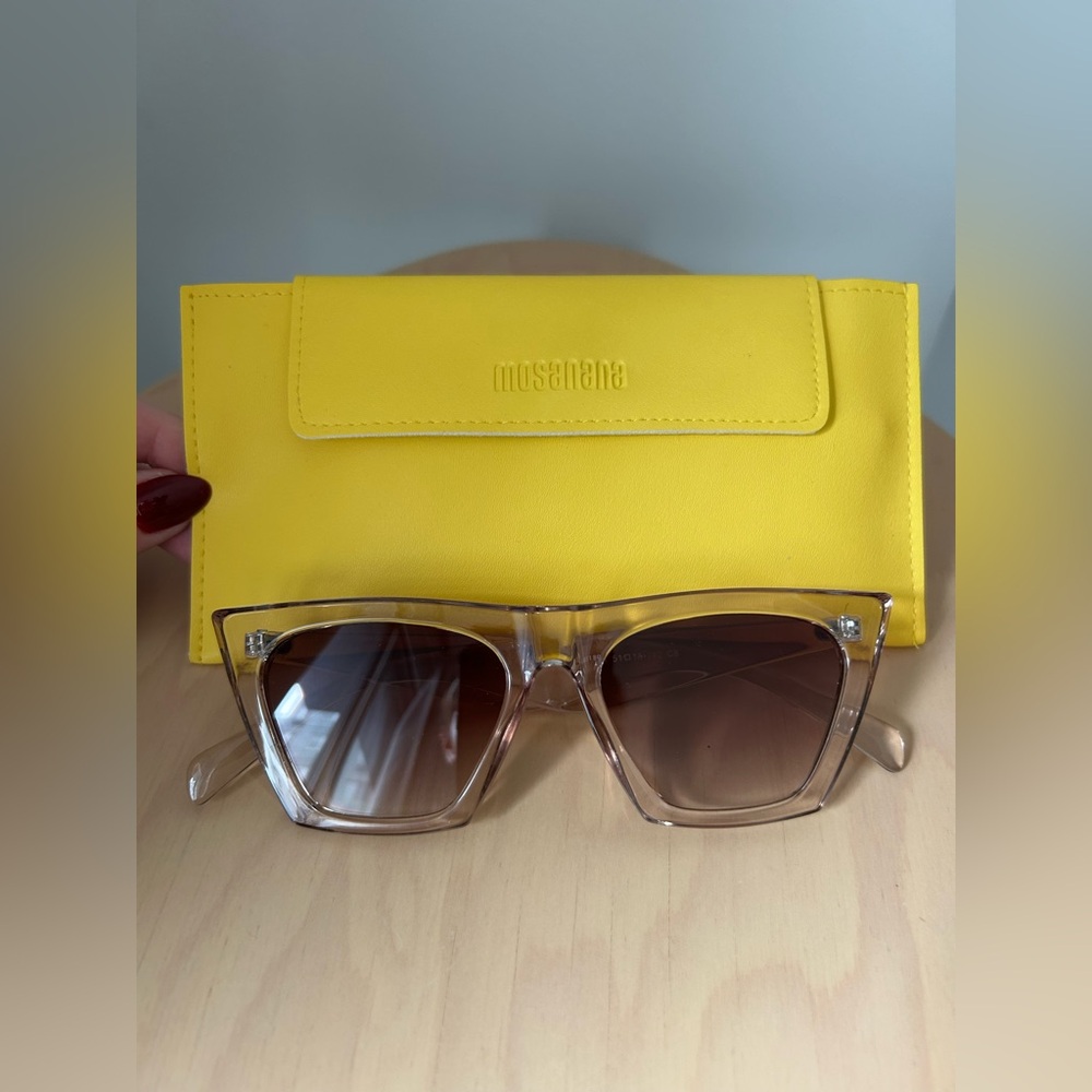Transparent Brown/Nude Sunglasses with Yellow Case